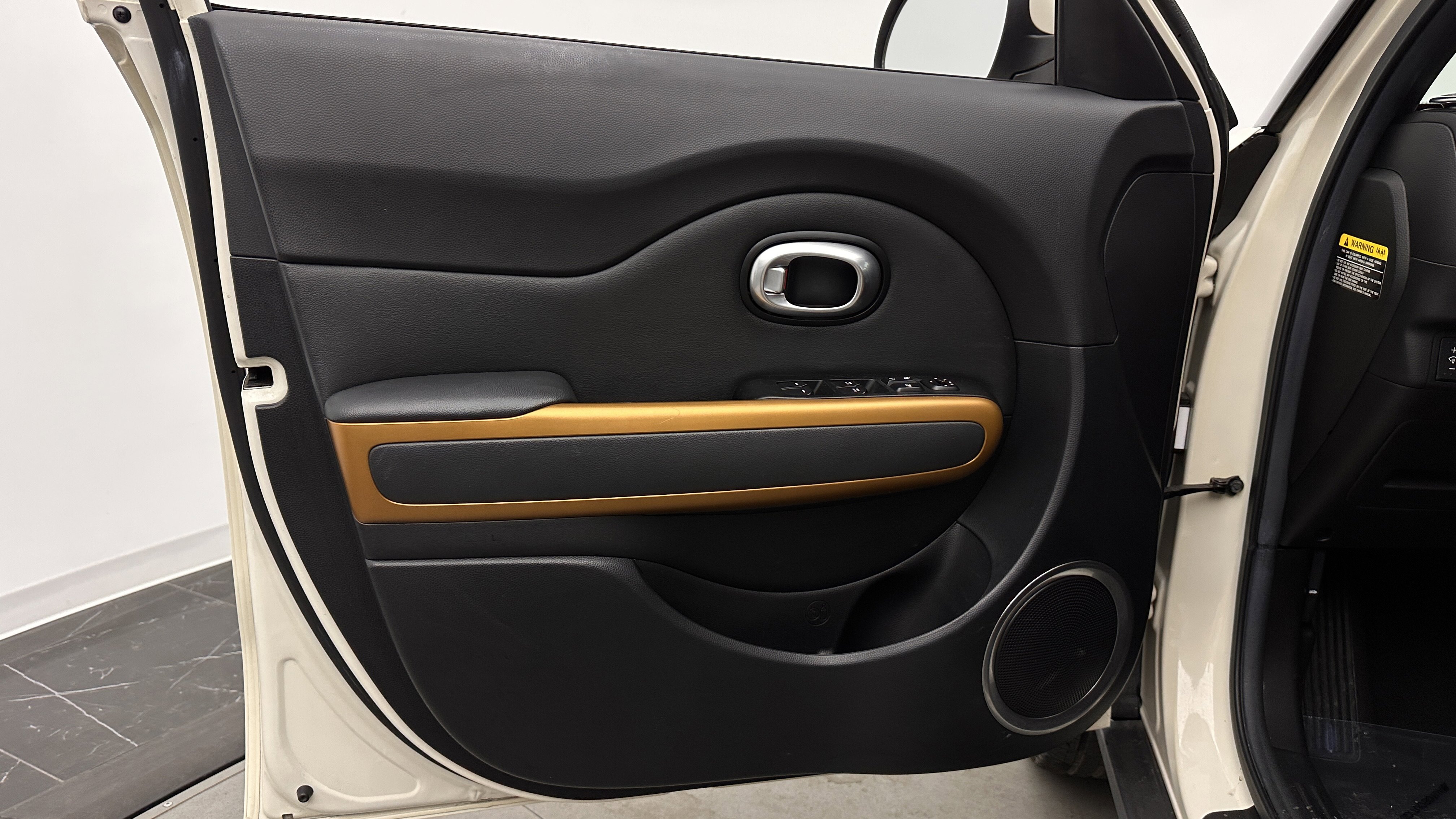 Used 2016 Kia Soul ! w/ Umber Package 1 FWD image 10