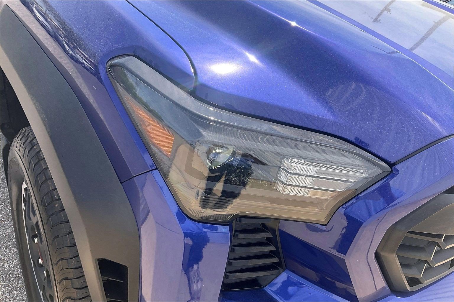 Used 2025 Toyota Tacoma TRD Off-Road AWD/4WD image 32