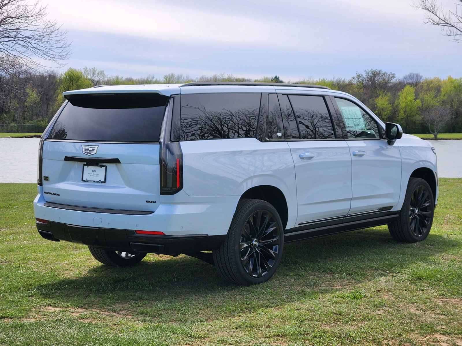 New 2026 Cadillac Escalade ESV Platinum Sport w/ LPO, ONYX Package image 4