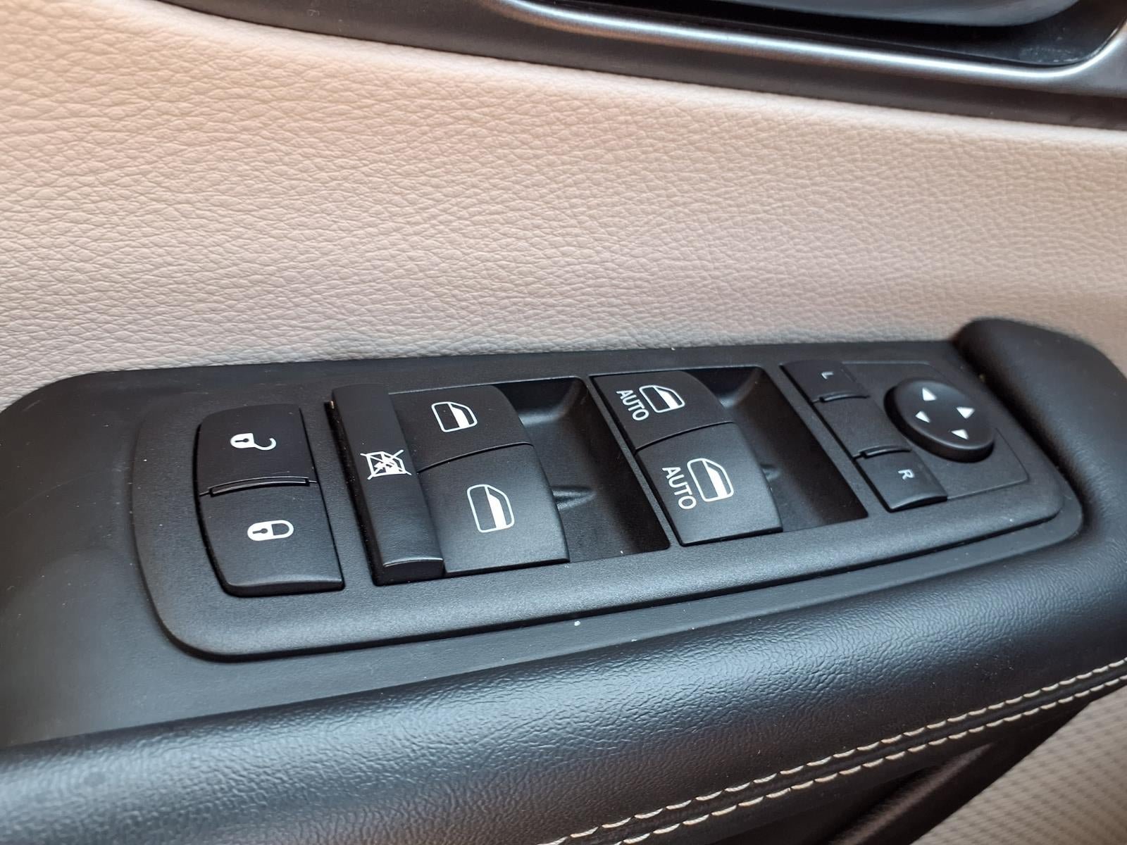 Certified 2022 Chrysler Pacifica Touring-L AWD/4WD image 20