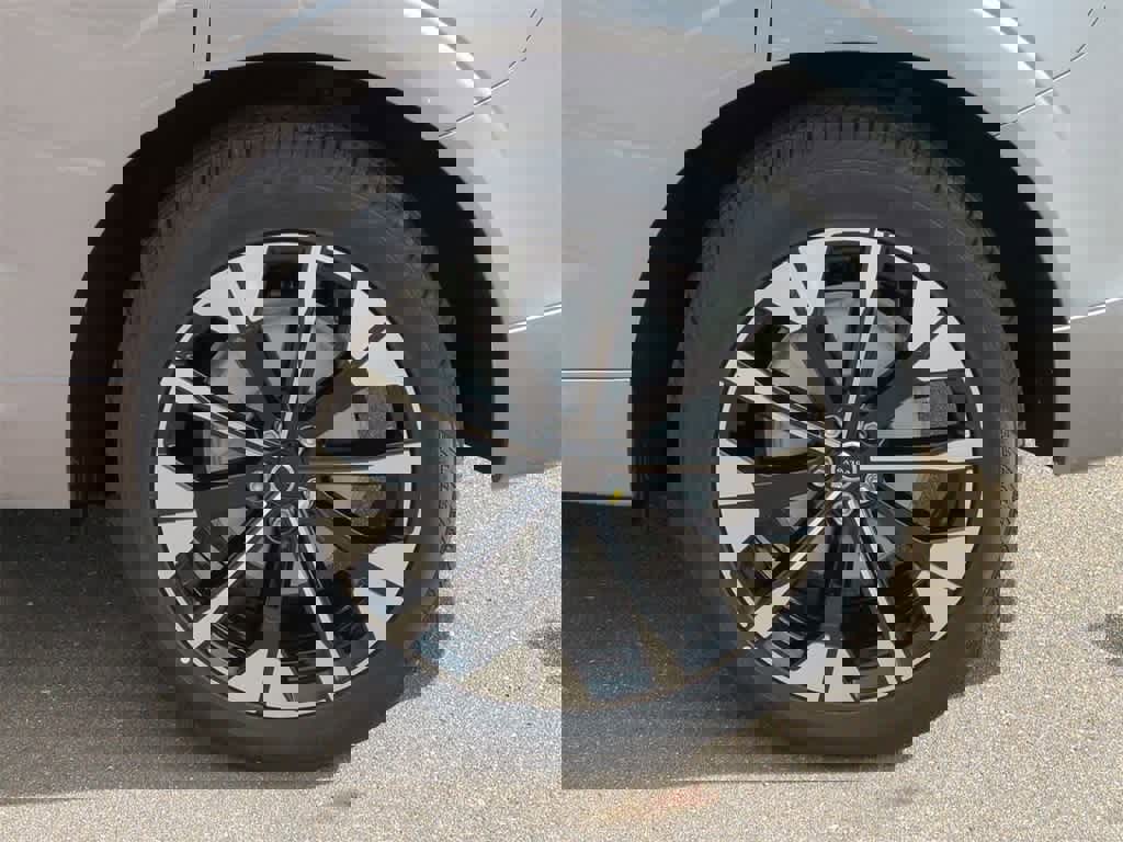 Used 2026 Volvo XC60 B5 Plus w/ Protection Package Premier image 13