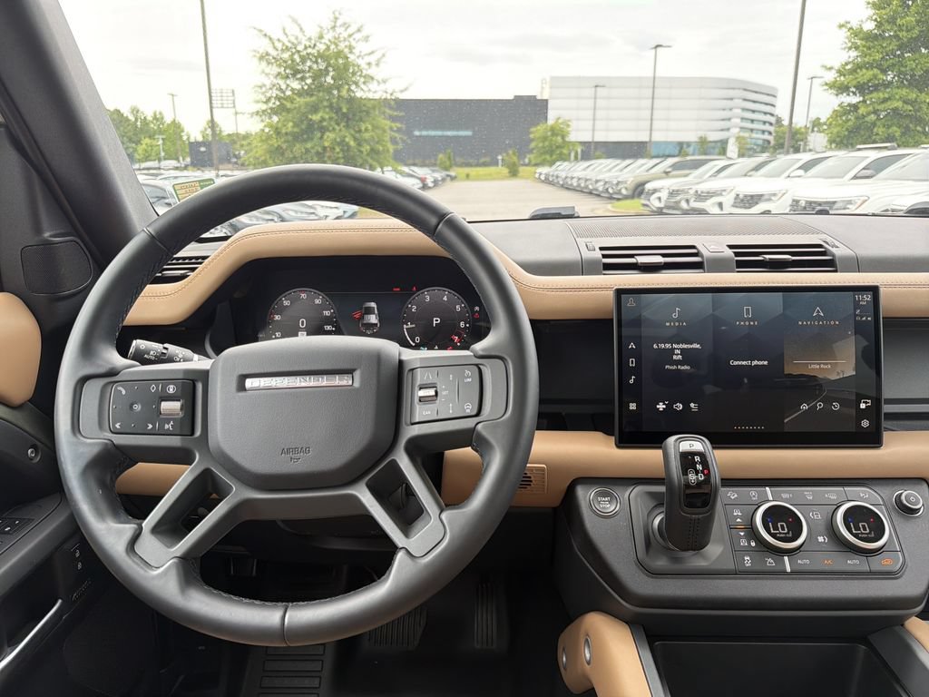 Used 2025 Land Rover Defender 110 X-Dynamic SE AWD/4WD image 4