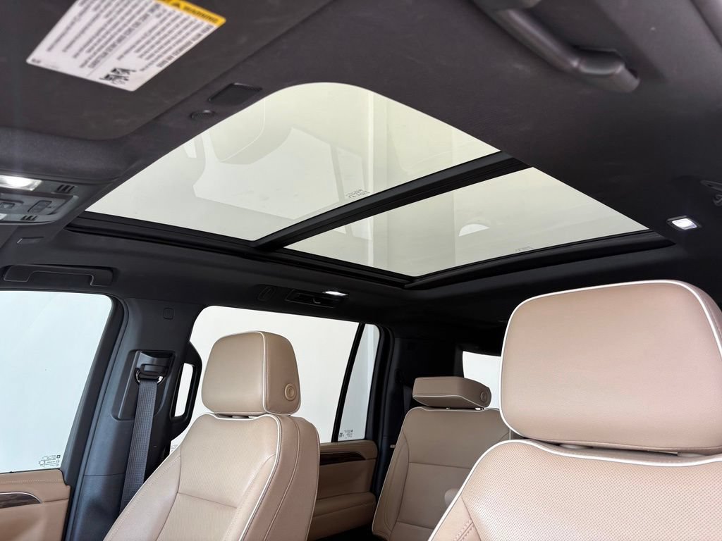 Used 2023 Chevrolet Suburban Premier AWD/4WD image 16