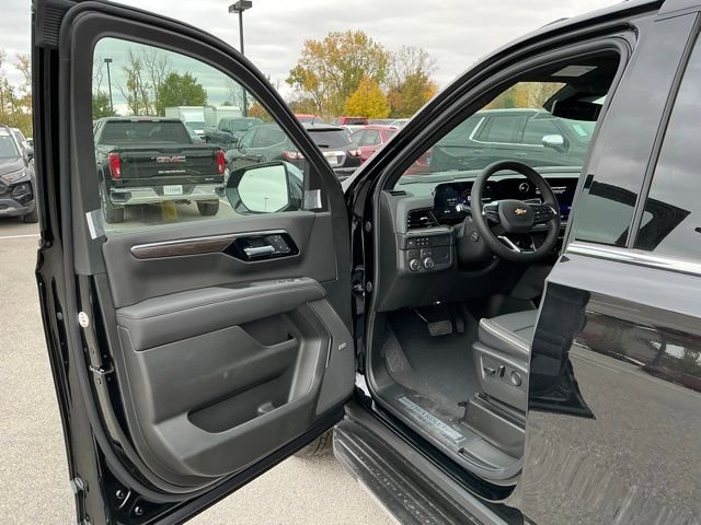 New 2026 Chevrolet Suburban Premier image 9