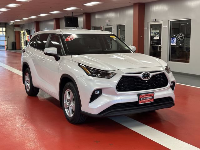 Certified 2025 Toyota Highlander LE AWD/4WD image 2