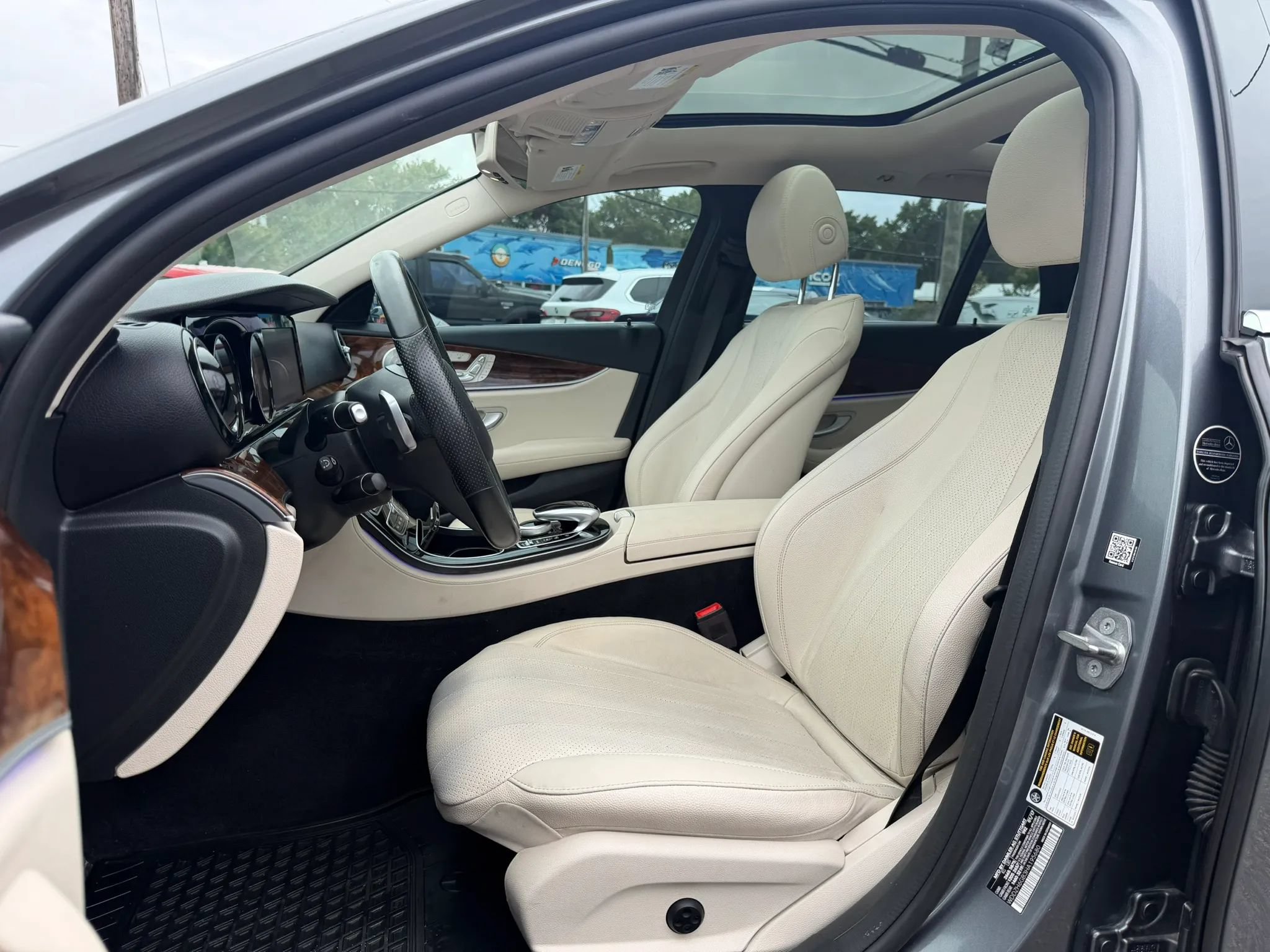 Used 2017 Mercedes-Benz E 400 4MATIC Wagon image 15