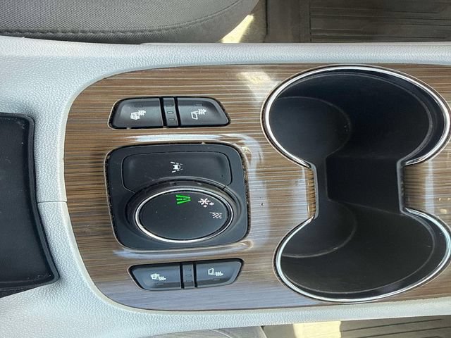 Used 2023 GMC Acadia SLE w/ Driver Convenience Package FWD image 25