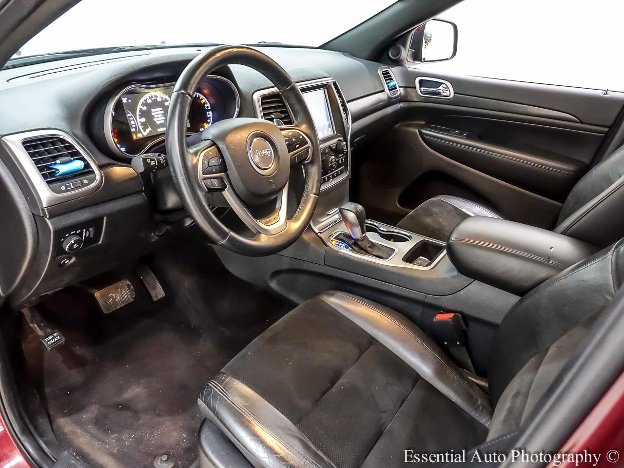 Used 2017 Jeep Grand Cherokee Altitude AWD/4WD image 14