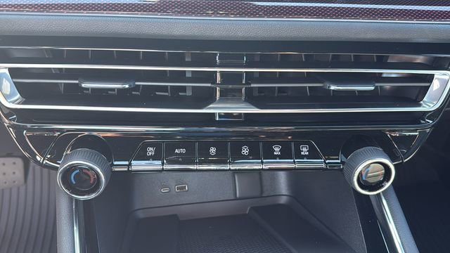 New 2026 Chevrolet Traverse RS w/ LPO, Floor Liner Package FWD image 19