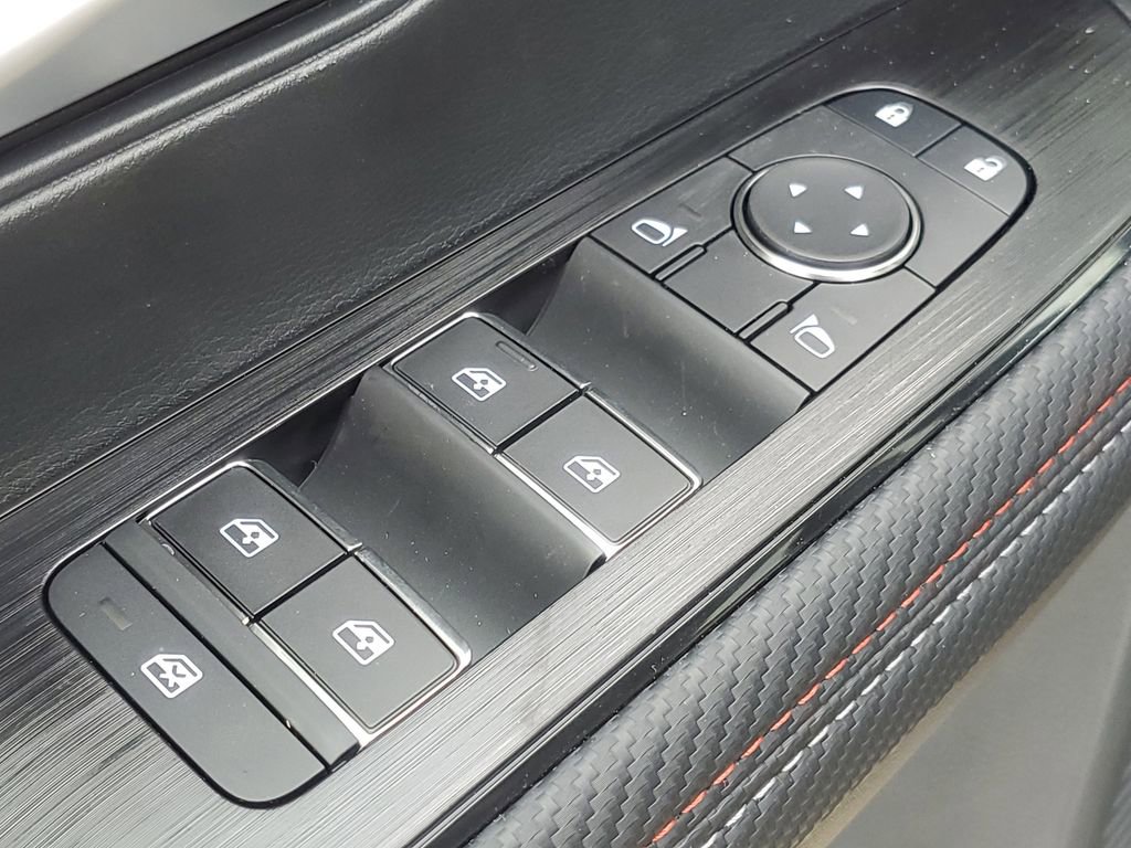 New 2025 Nissan Kicks SR image 10