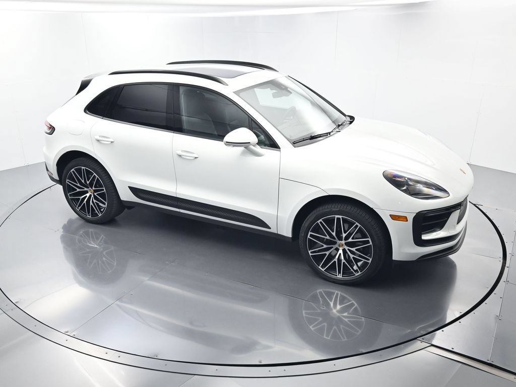 Certified 2026 Porsche Macan AWD/4WD image 41