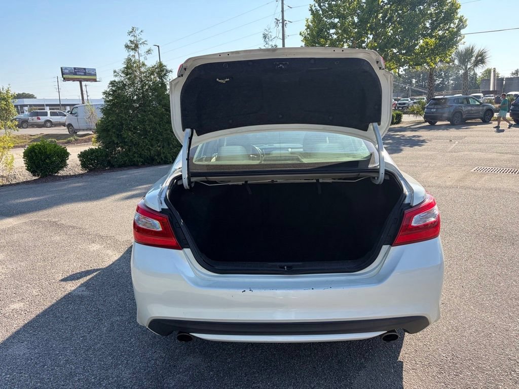 Used 2016 Nissan Altima 2.5 SV w/ Convenience Package FWD image 5