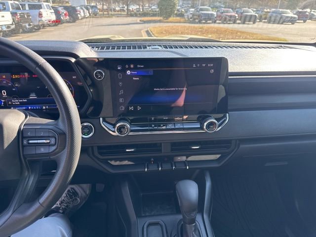 Used 2024 Chevrolet Colorado W/T image 9