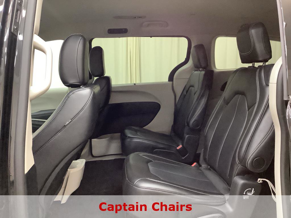 Used 2024 Chrysler Pacifica Touring-L image 13