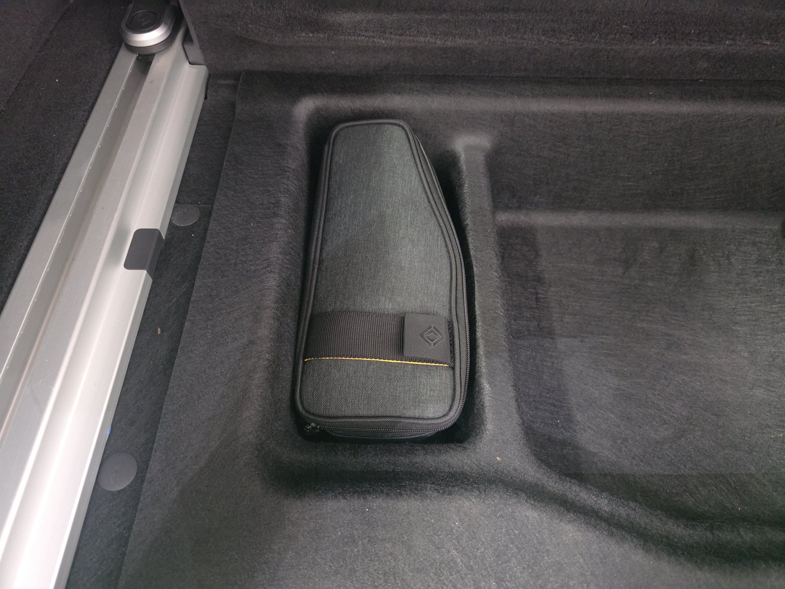 Used 2024 Rivian R1S Adventure AWD/4WD image 34