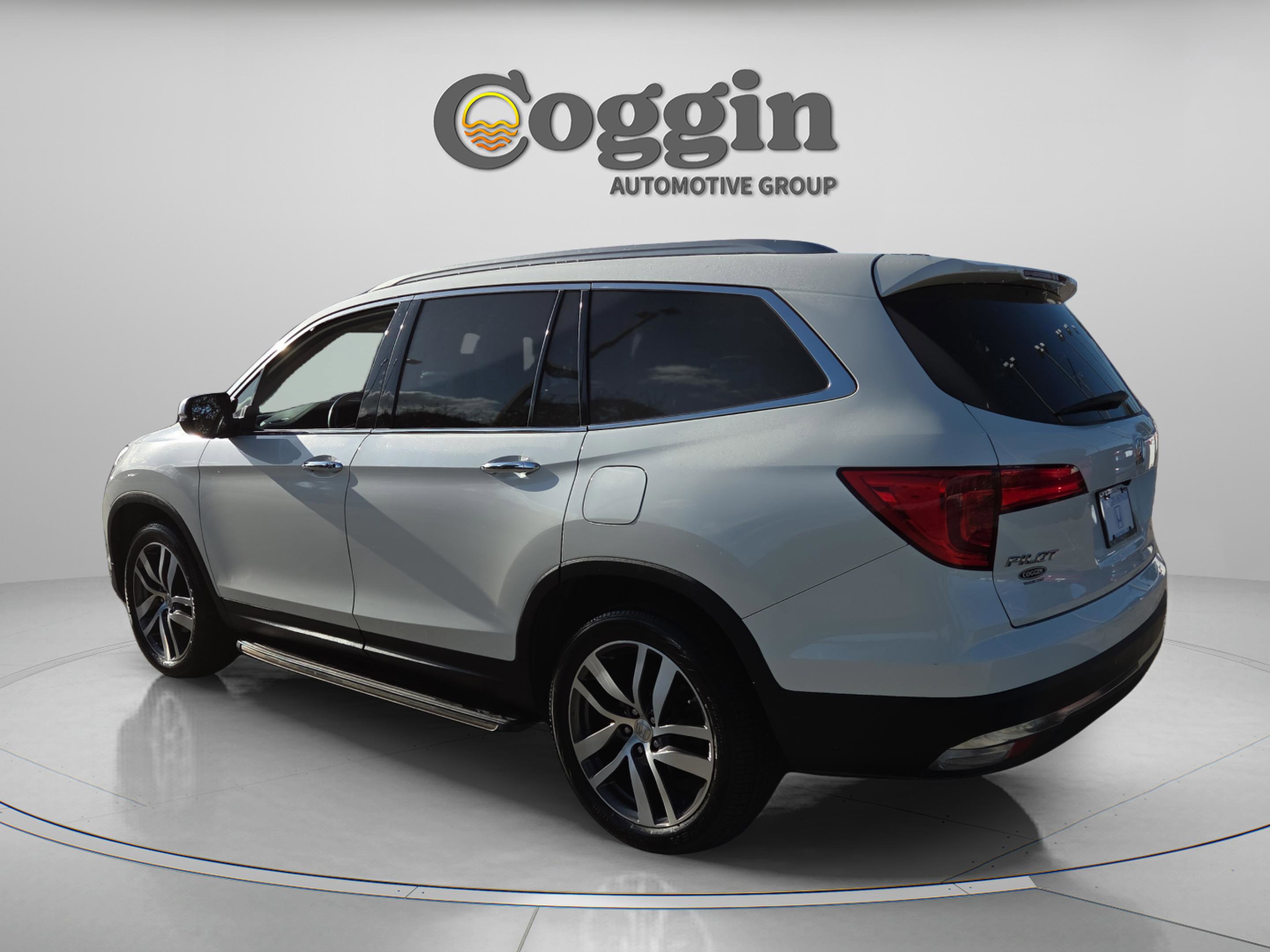 Certified 2018 Honda Pilot Elite image 3