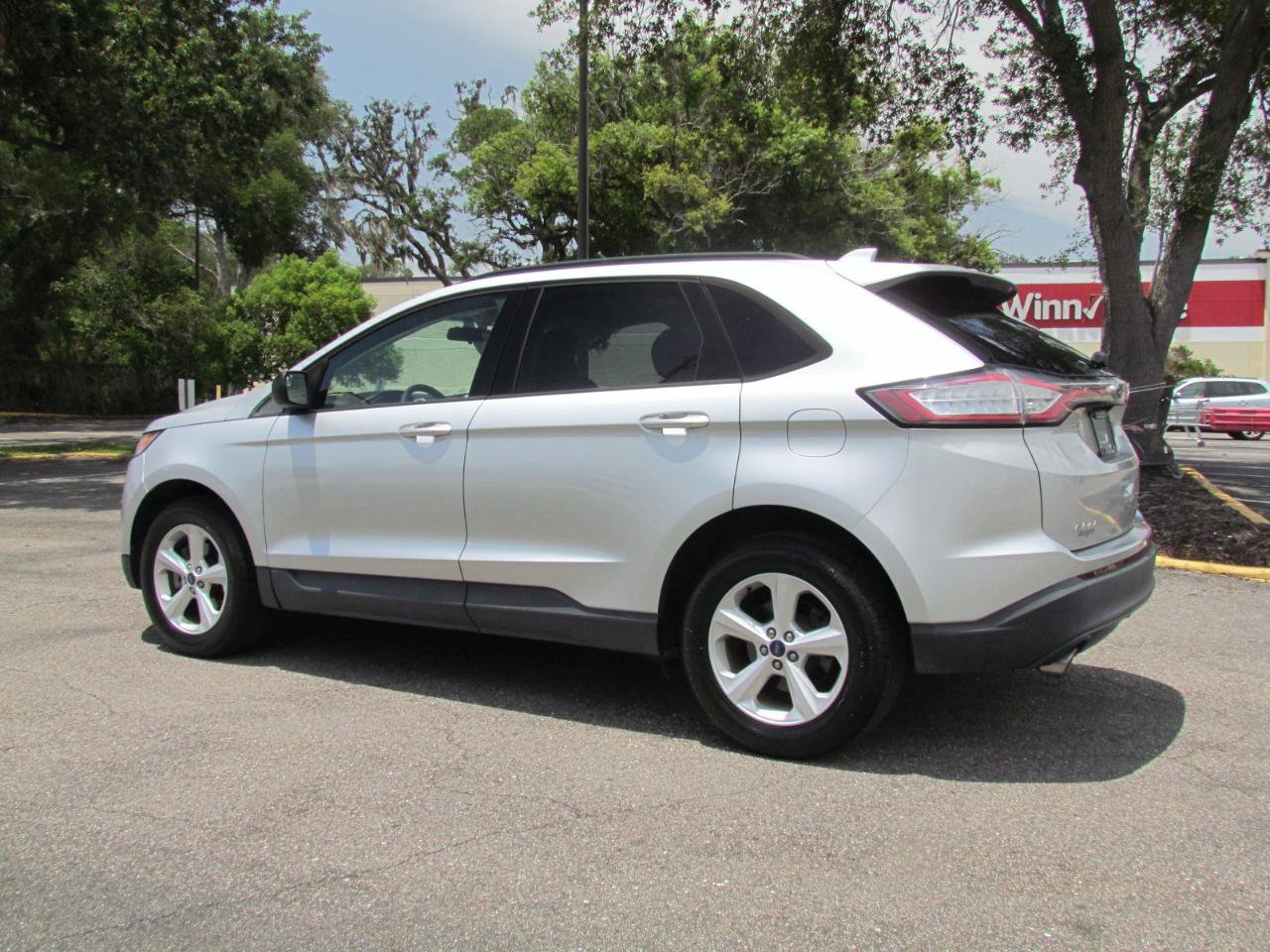 Used 2018 Ford Edge SE FWD image 6