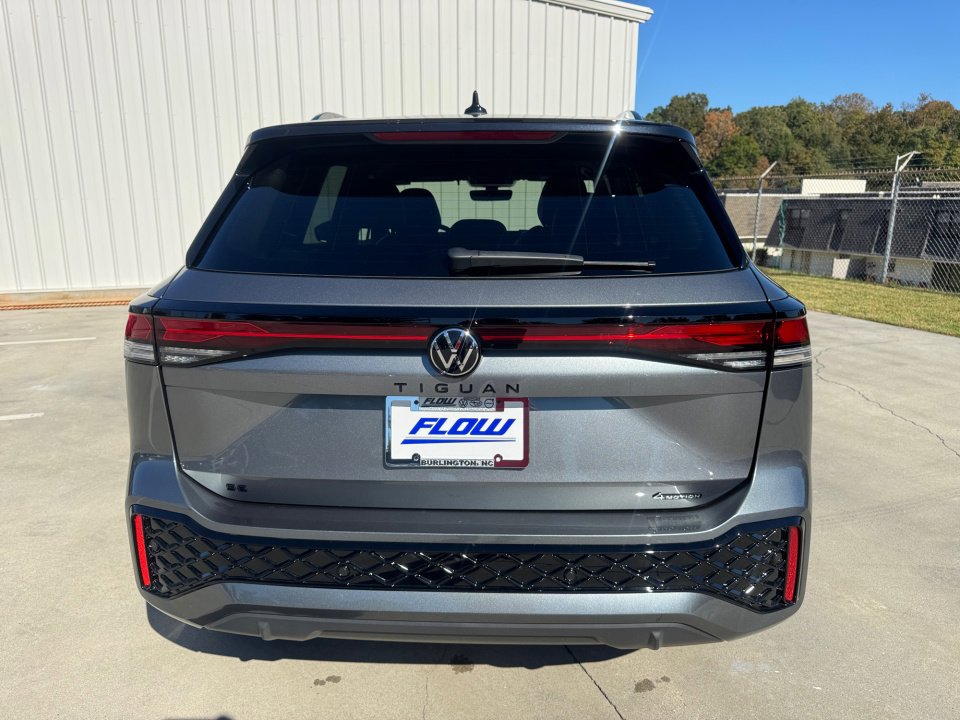 New 2026 Volkswagen Tiguan SE R-Line image 14