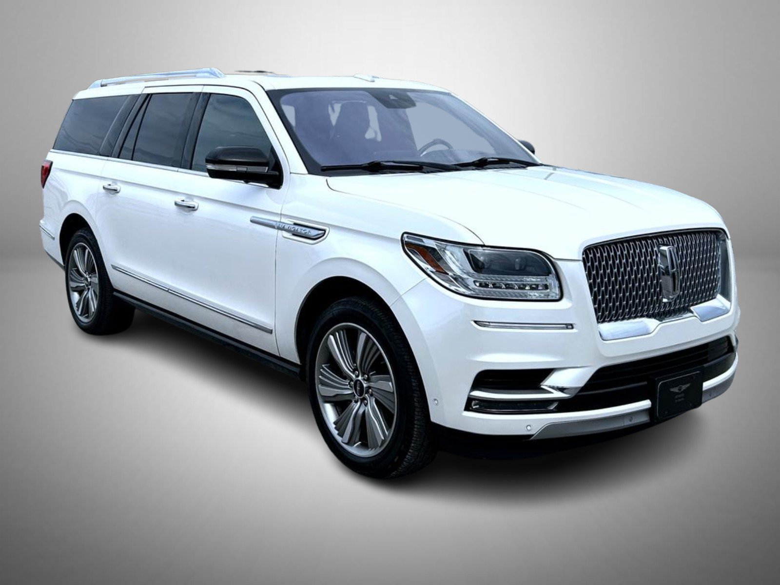 Used 2018 Lincoln Navigator L Reserve w/ Technology Package AWD/4WD image 3