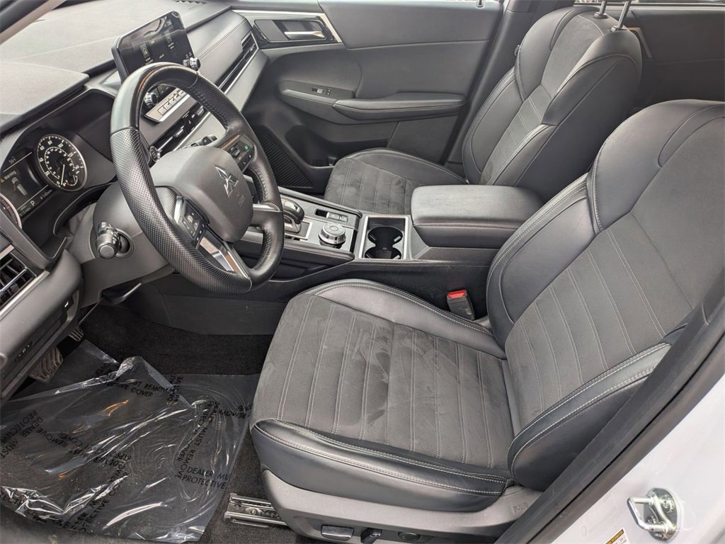 Used 2024 Mitsubishi Outlander SE image 12