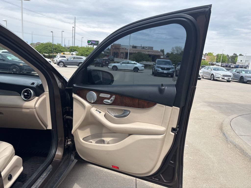 Used 2016 Mercedes-Benz GLC 300 4MATIC image 28