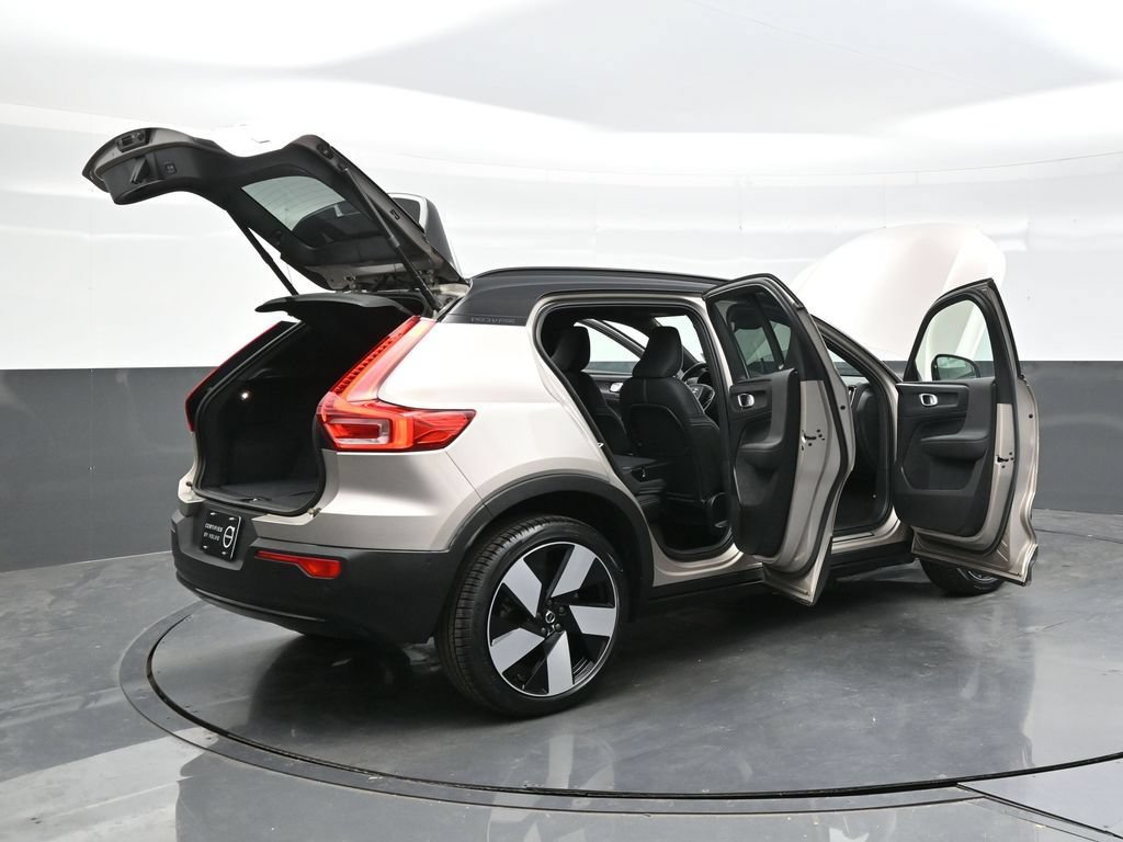 Used 2023 Volvo XC40 Recharge Plus AWD/4WD image 43