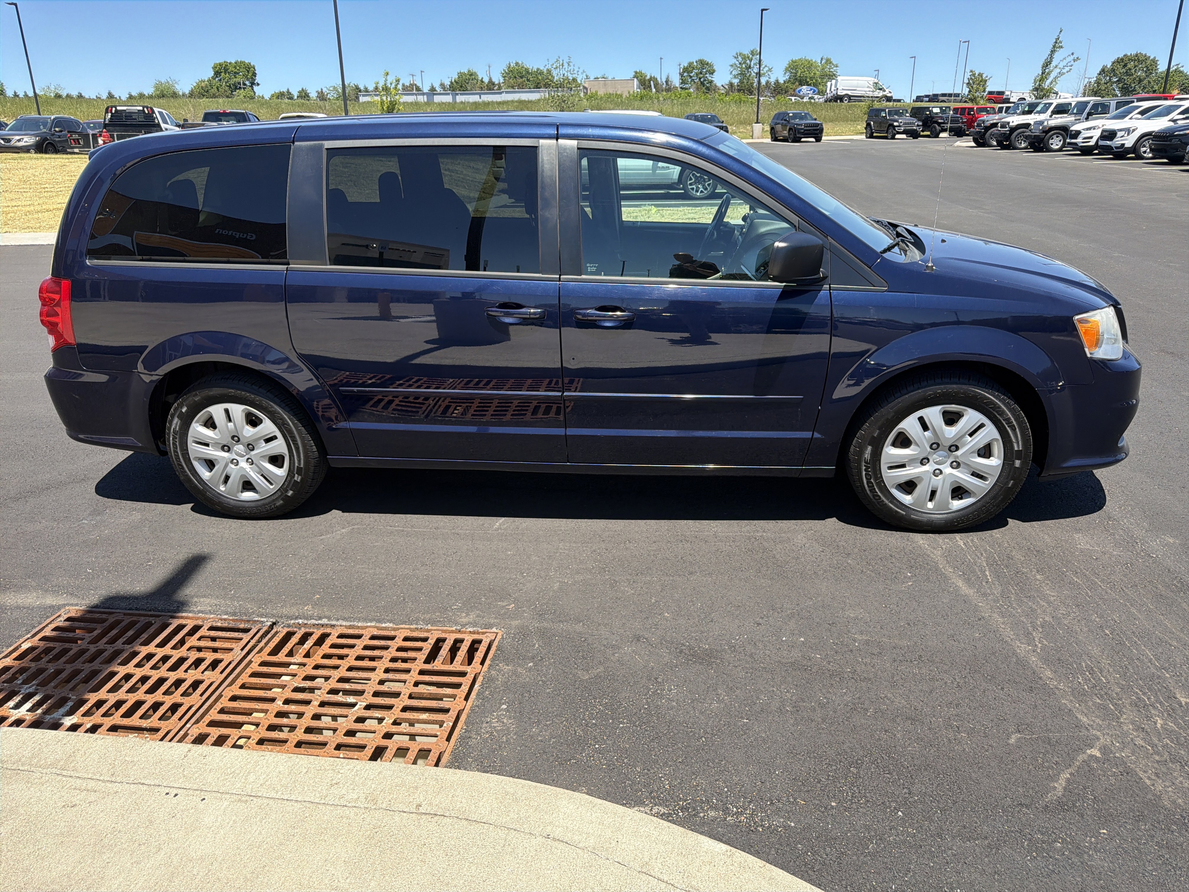 Used 2016 Dodge Grand Caravan SE w/ Quick Order Package 29E SE FWD image 8