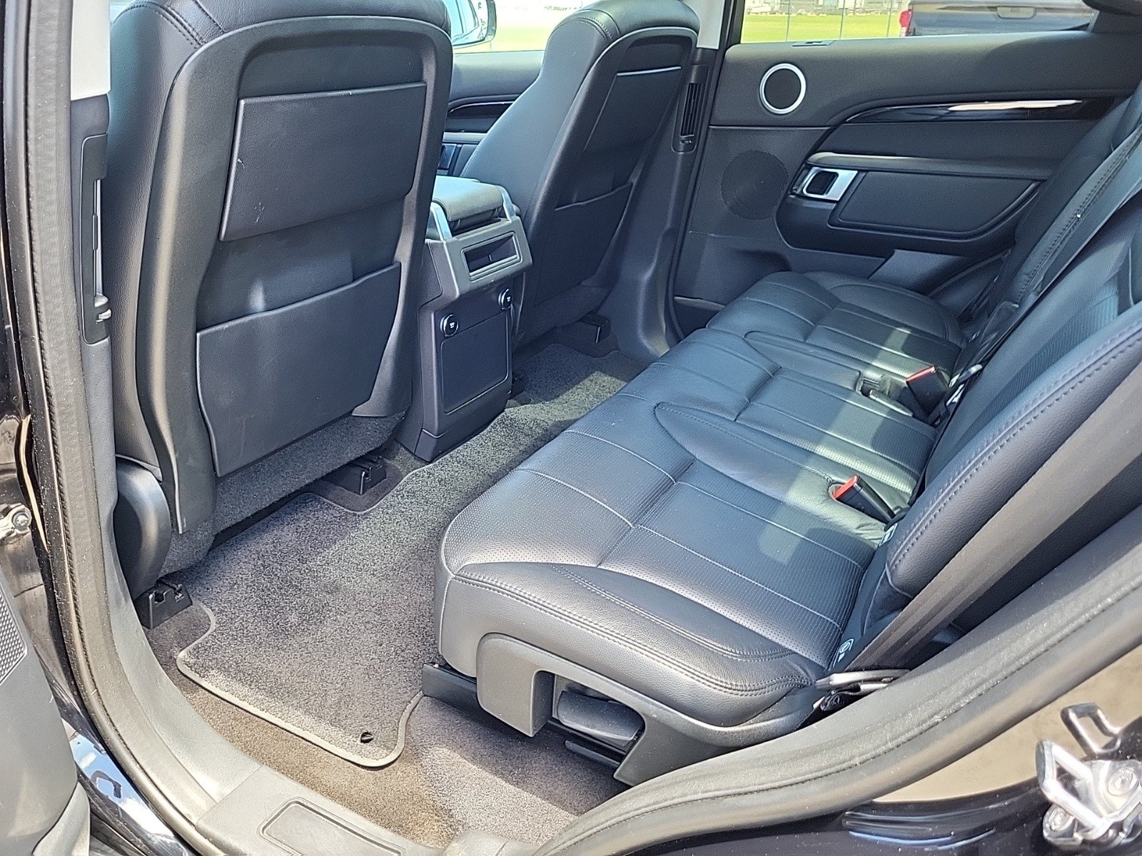 Used 2019 Land Rover Discovery SE AWD/4WD image 13