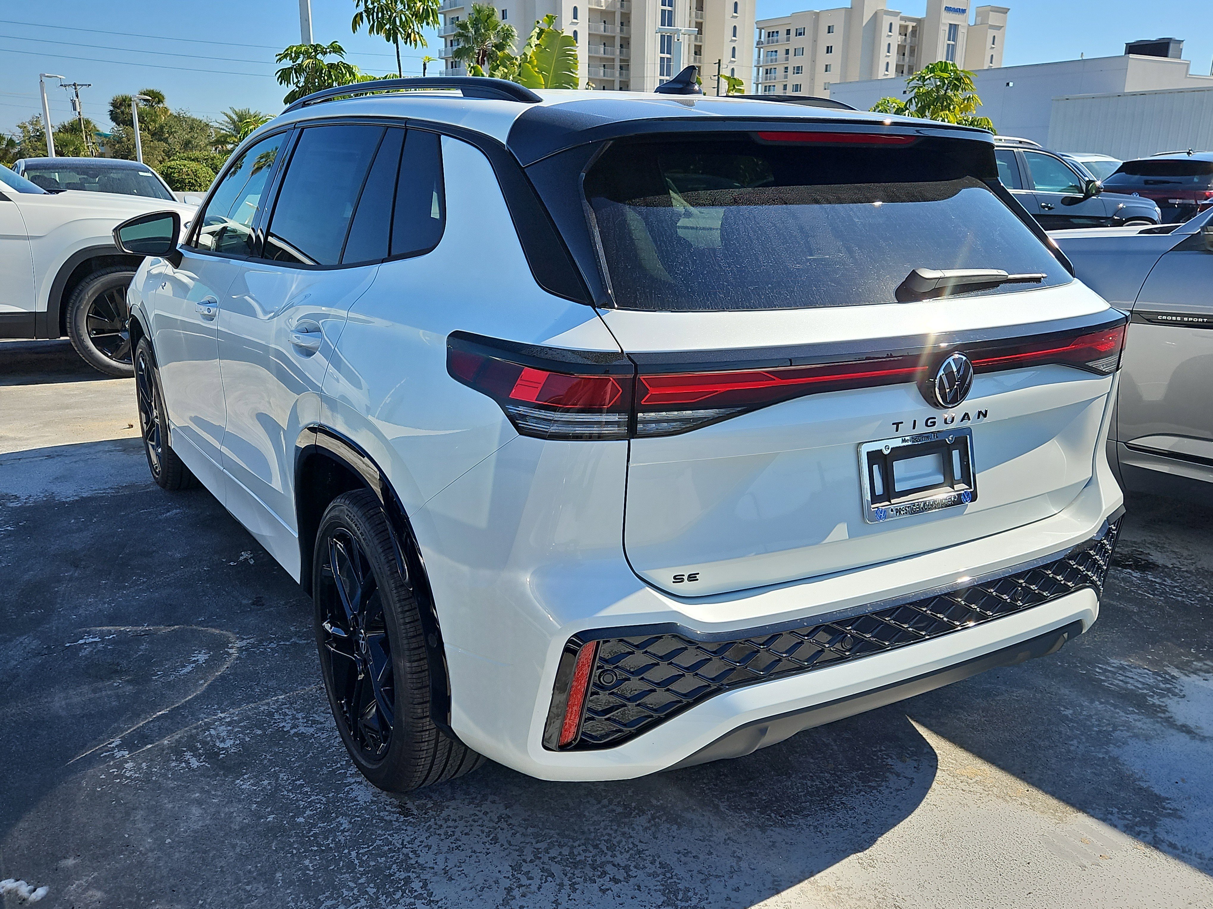 New 2026 Volkswagen Tiguan SE R-Line image 3