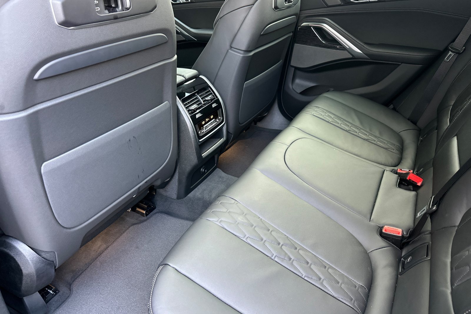 New 2027 BMW X6 xDrive40i w/ Climate Comfort Package AWD/4WD image 11
