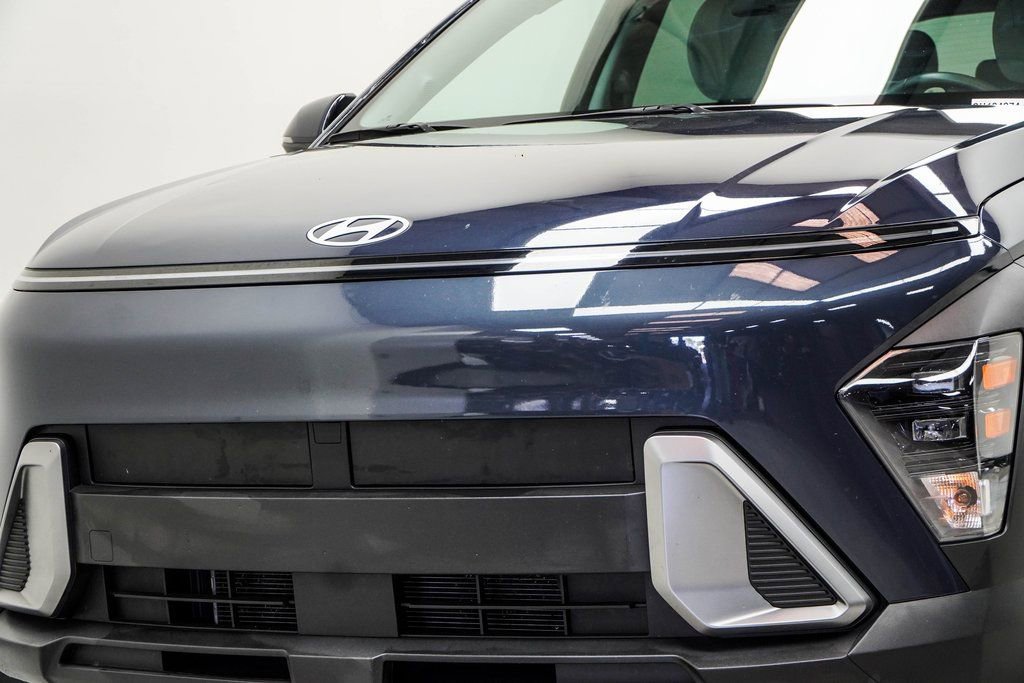 Used 2025 Hyundai Kona SEL image 2