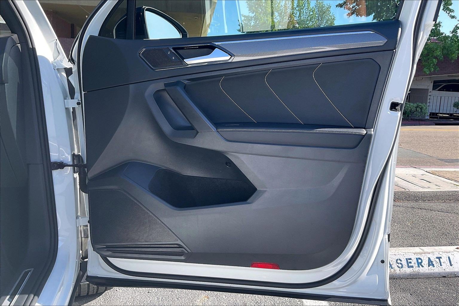 Certified 2022 Volkswagen Tiguan SE R-Line FWD image 23