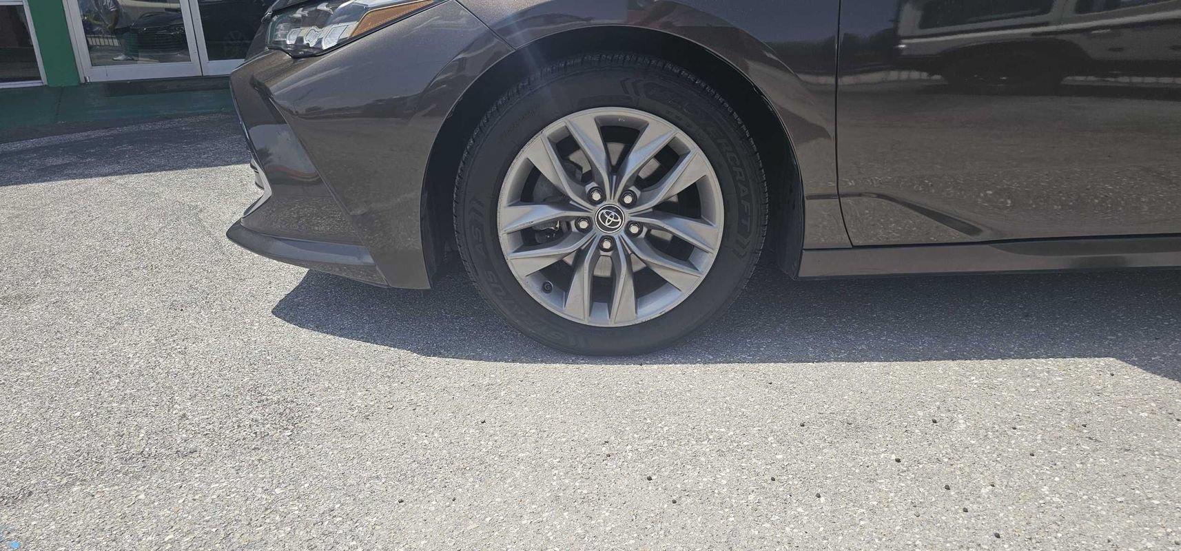 Used 2019 Toyota Avalon XLE w/ Moonroof Package FWD image 12
