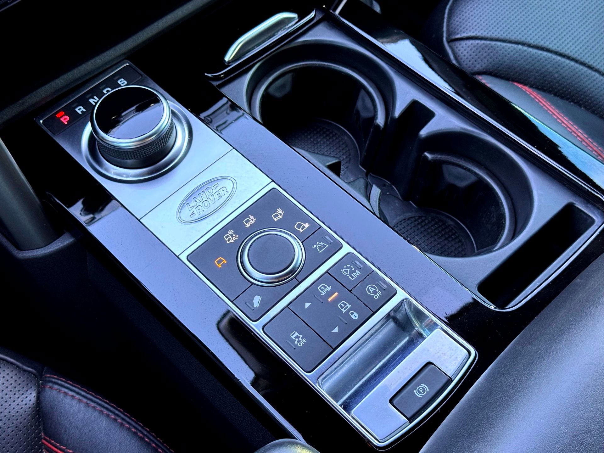 Used 2018 Land Rover Discovery HSE image 33