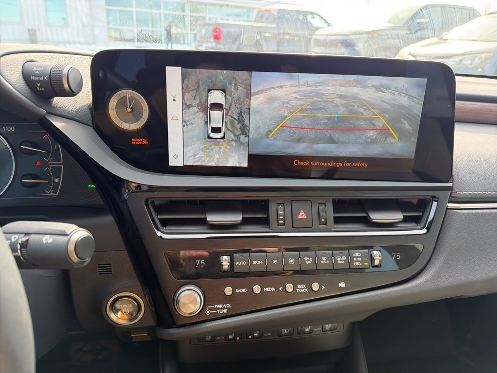 Used 2025 Lexus ES 300h Ultra Luxury image 11