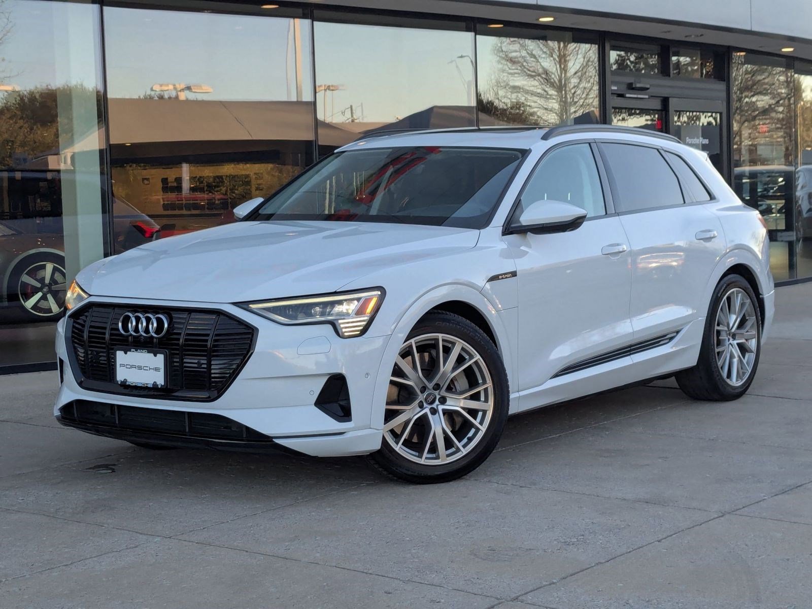 Used 2021 Audi e-tron Prestige w/ Prestige Package video 1