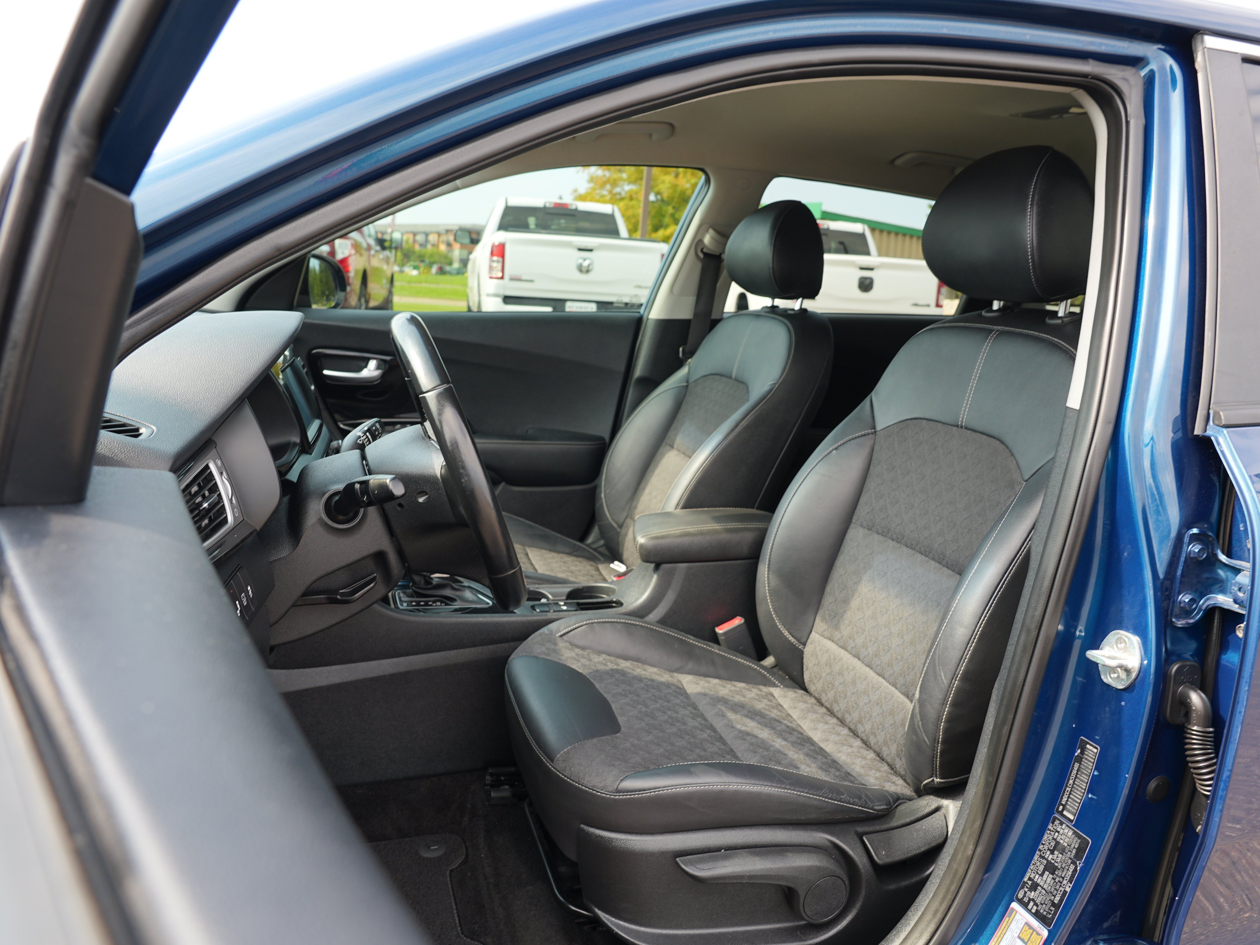 Used 2019 Kia Niro EX FWD image 12