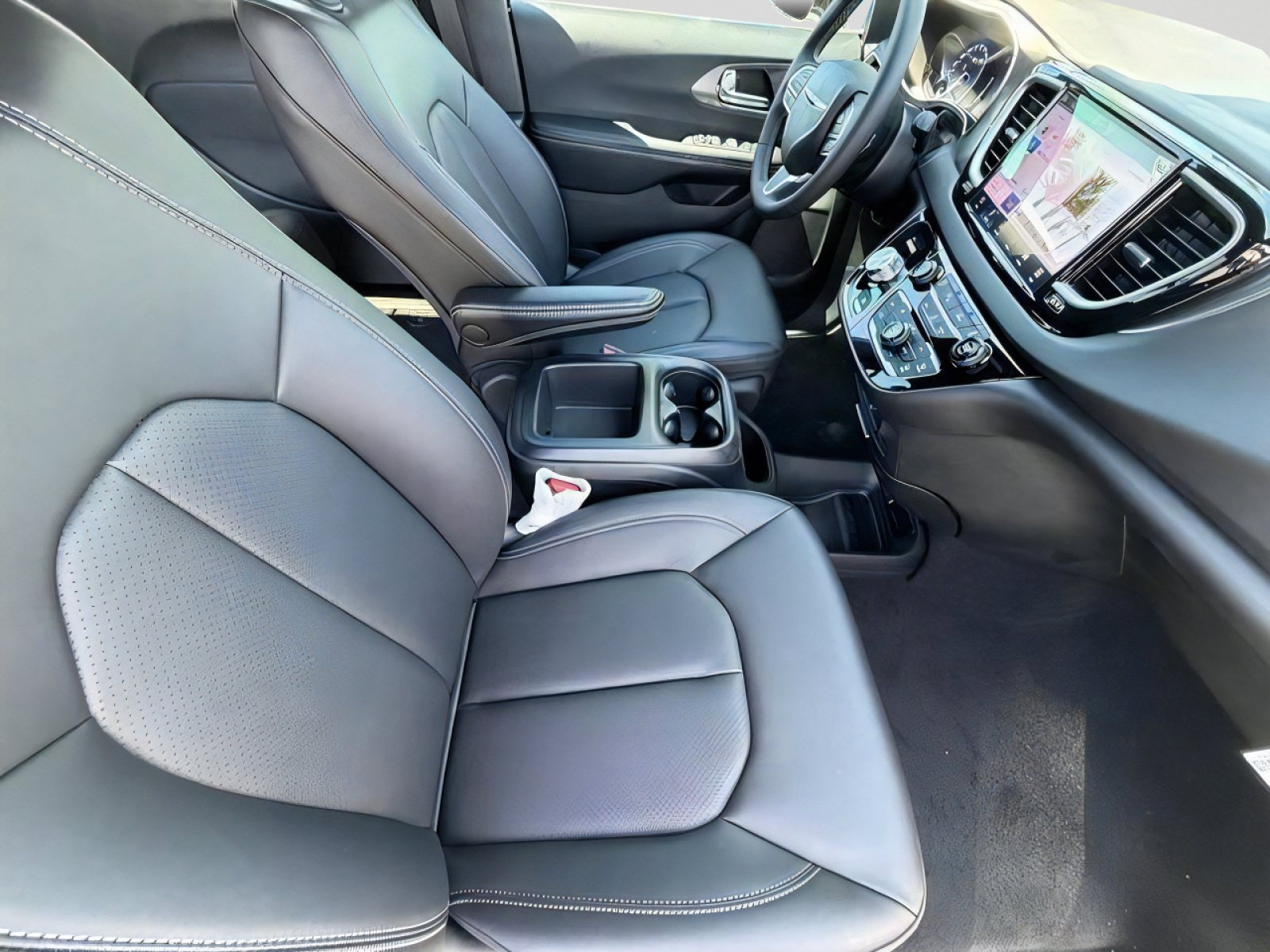 New 2026 Chrysler Voyager LX FWD image 9