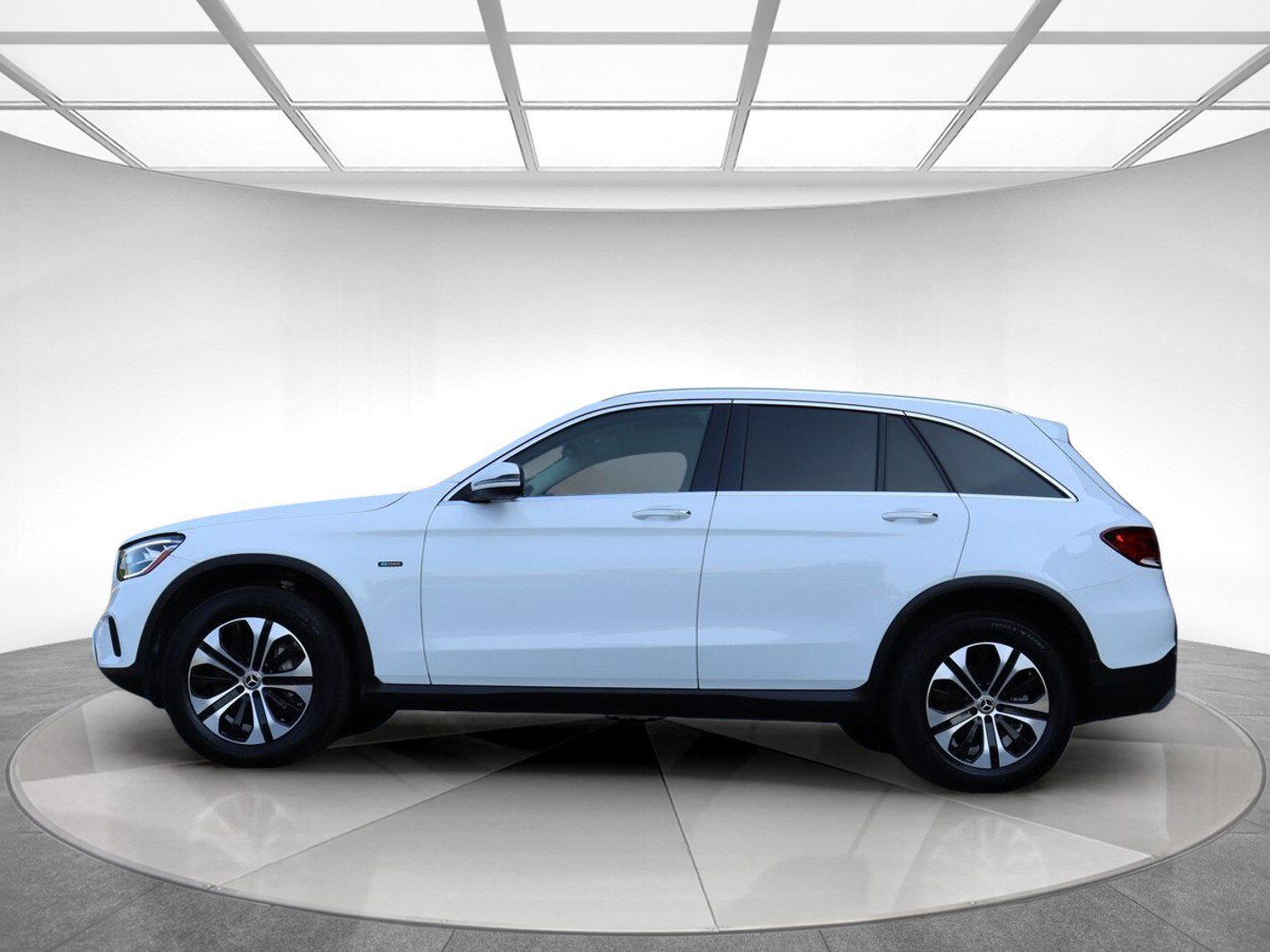Used 2020 Mercedes-Benz GLC 350e 4MATIC w/ Premium Package image 4