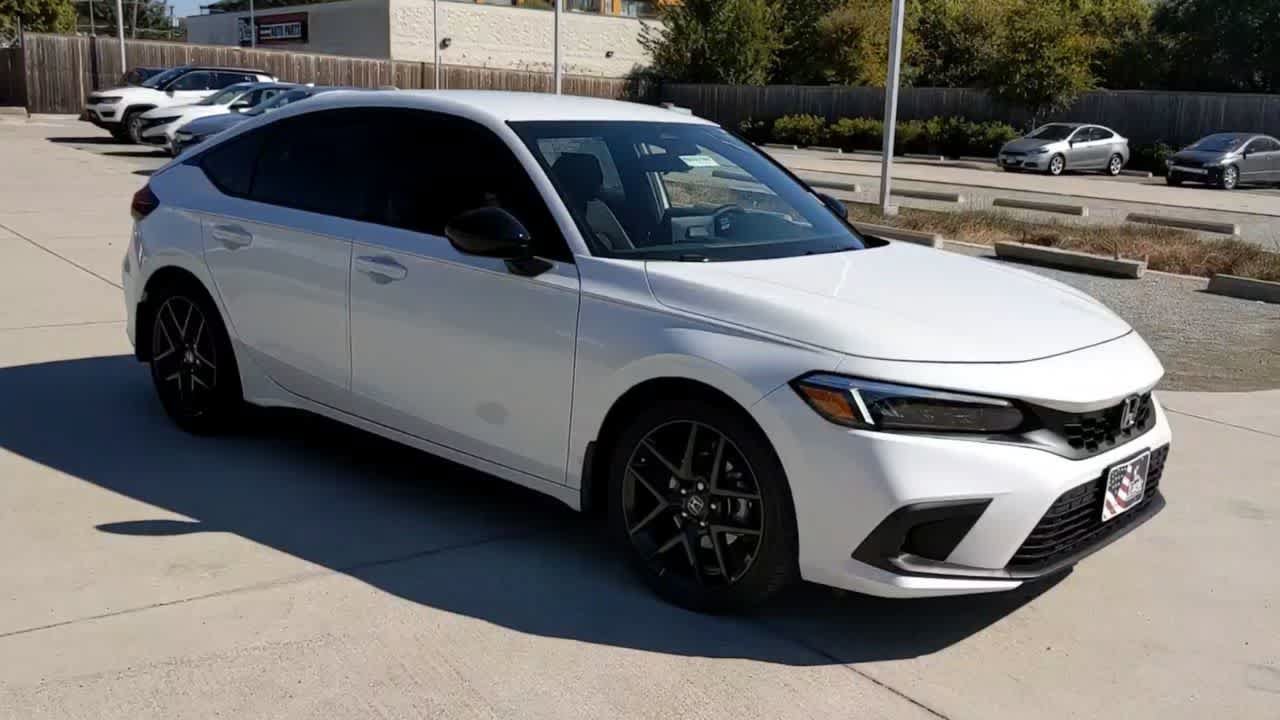 Used 2023 Honda Civic Sport image 2