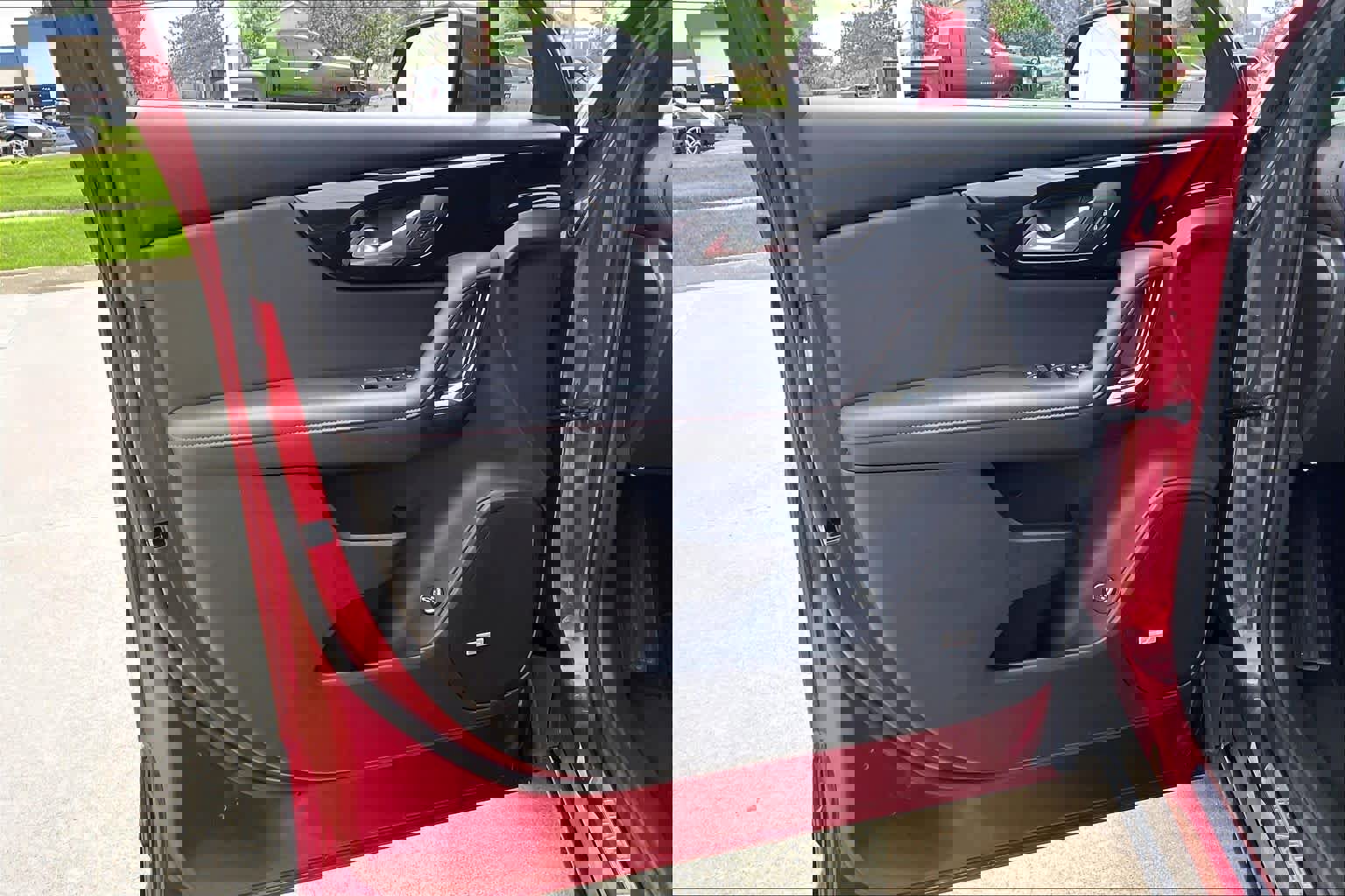 Used 2025 Chevrolet Blazer RS FWD image 21