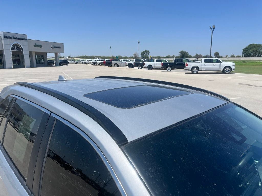 Used 2021 Toyota RAV4 XLE w/ Convenience Package FWD image 11