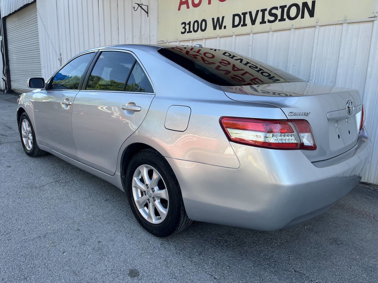 Used 2011 Toyota Camry LE image 7
