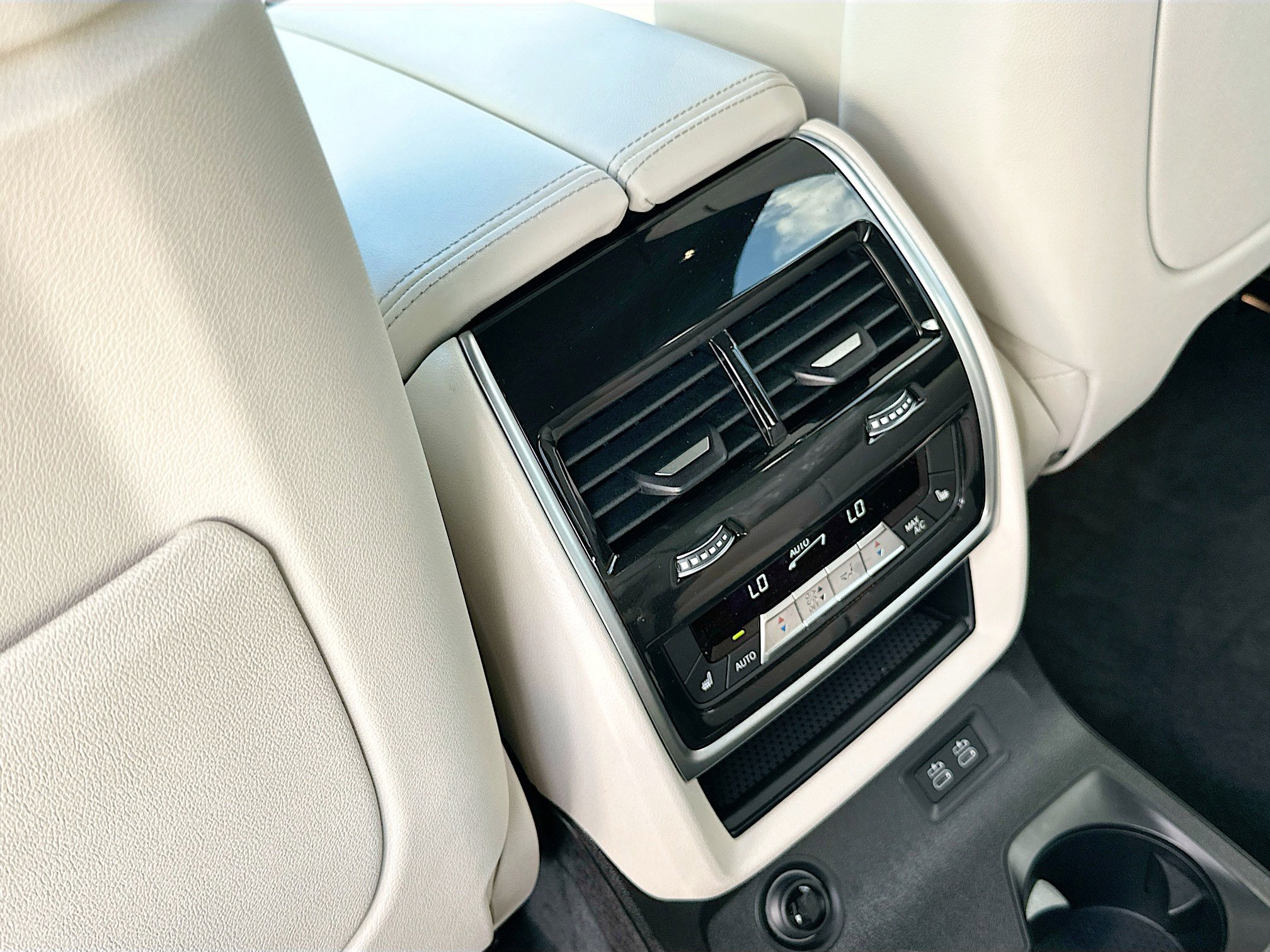 New 2026 BMW X7 M60i image 21