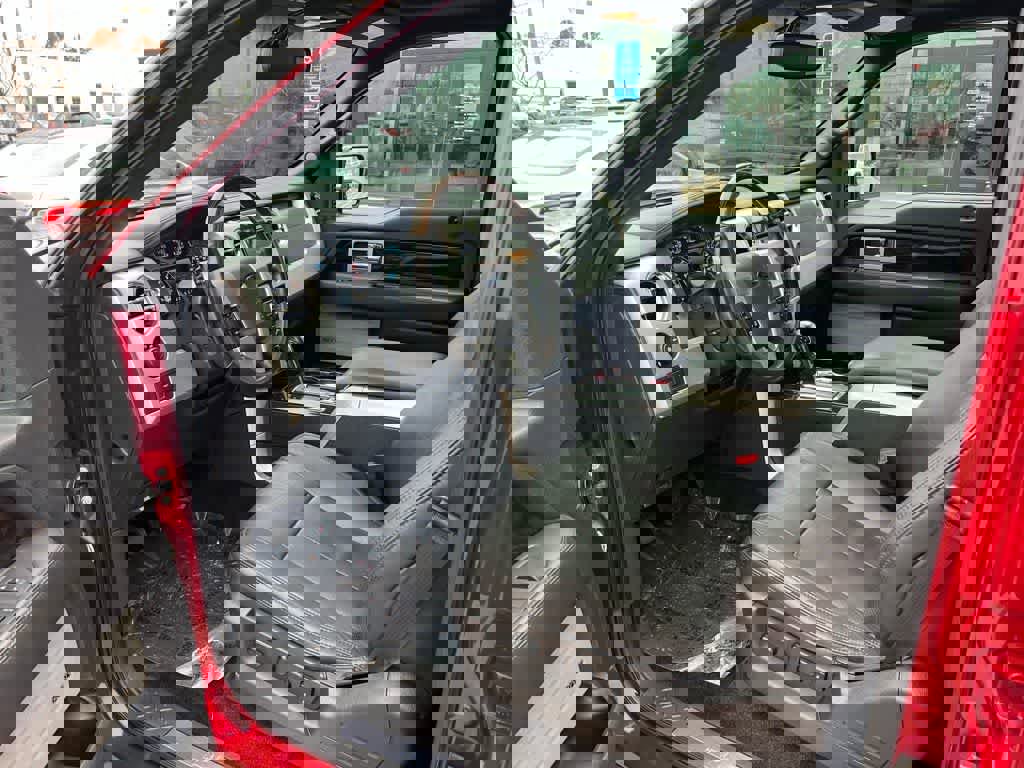 Used 2014 Ford F150 Platinum image 2