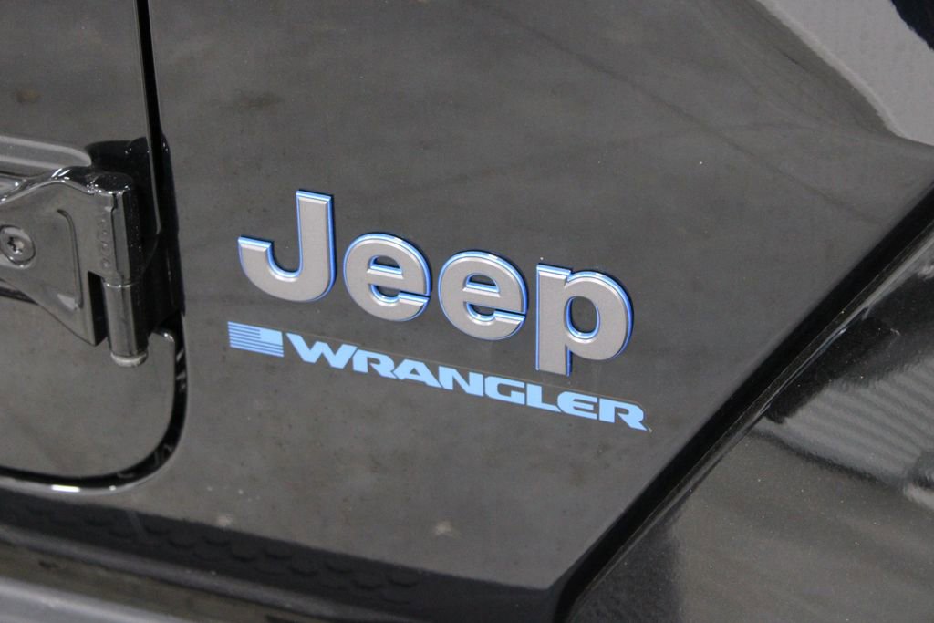 Used 2025 Jeep Wrangler Sahara 4xe image 12