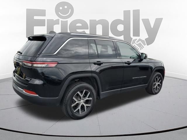 Used 2023 Jeep Grand Cherokee Limited AWD/4WD image 5