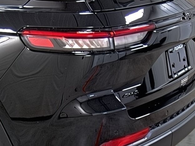 New 2027 Jeep Grand Cherokee Altitude AWD/4WD image 10