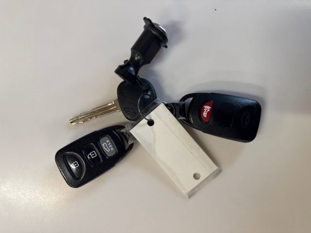 Used 2013 Hyundai Elantra FWD image 29