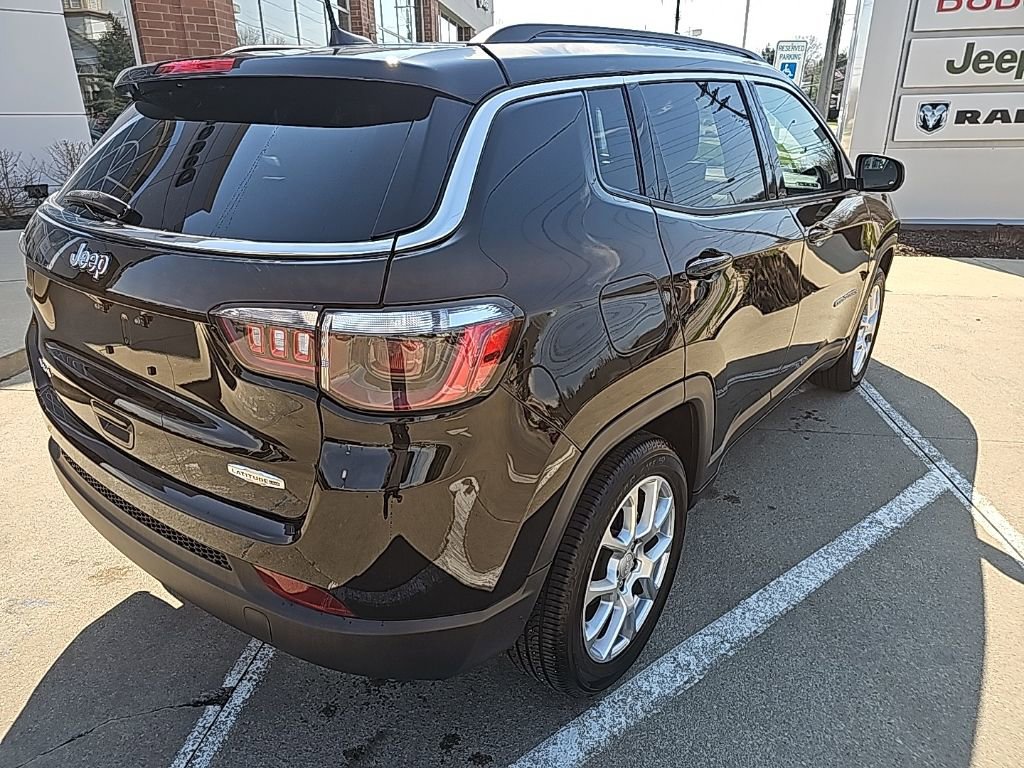 Used 2023 Jeep Compass Latitude AWD/4WD image 11